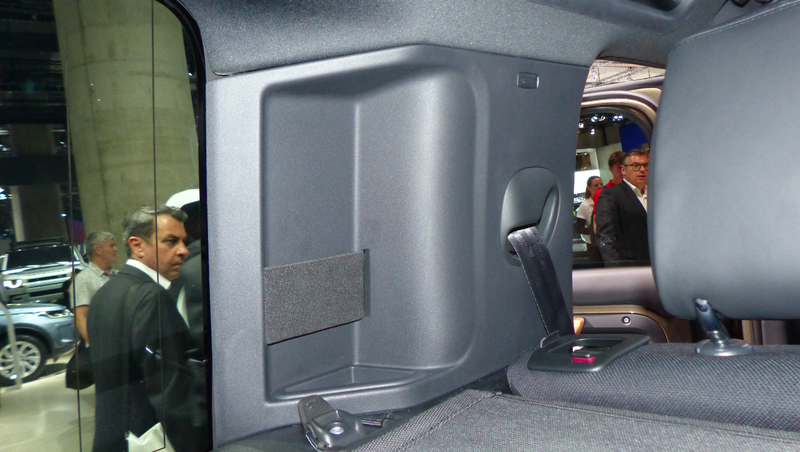 Illustration for article titled The 2020 Land Rover Defender 90 offers a Scary Fake Pillar And It 39; s Just Bizarre